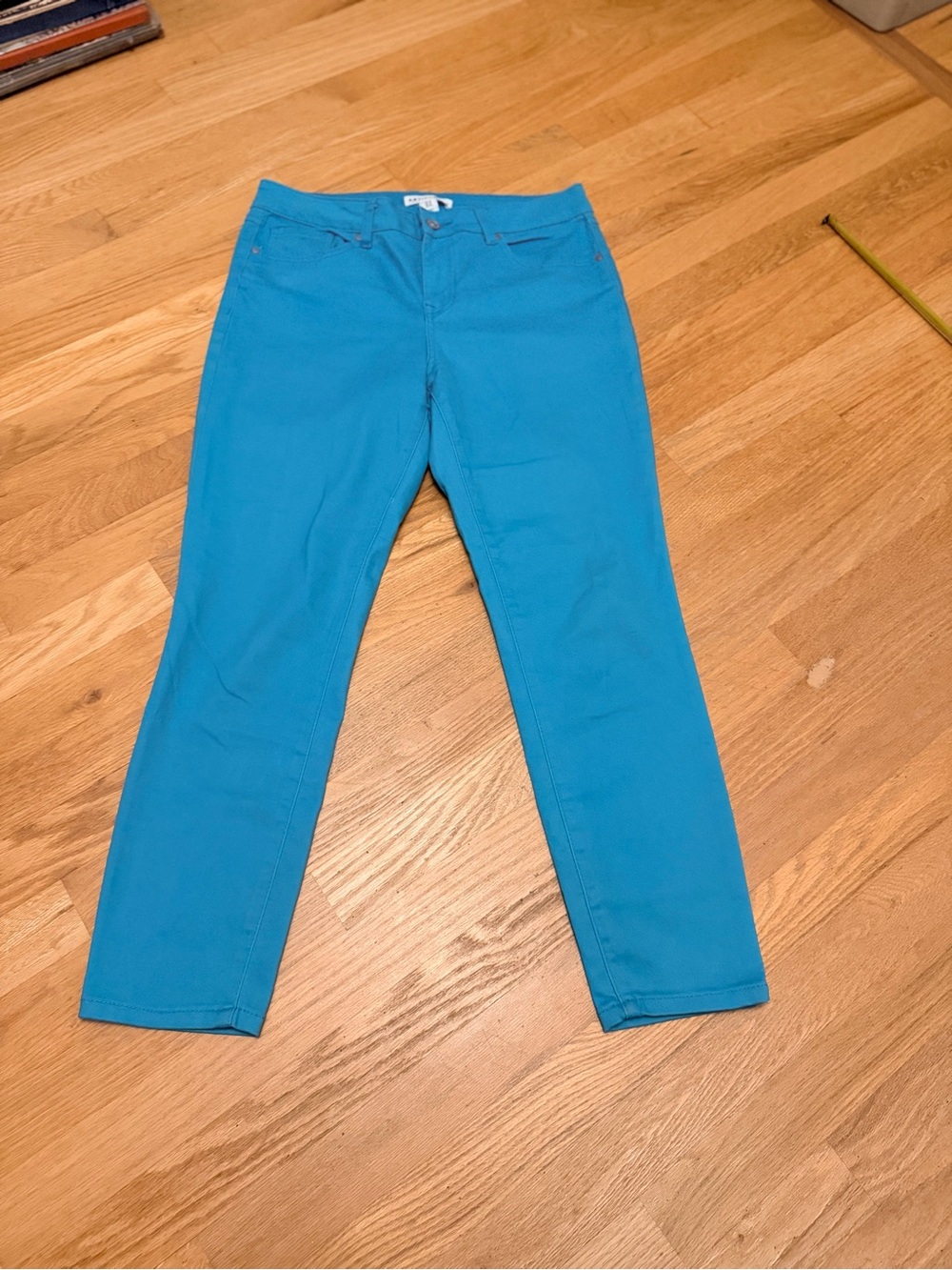Ladies Size 10 "Artisan Ny" Bright Turquoise Ankle Crop Slim Jeans GUC